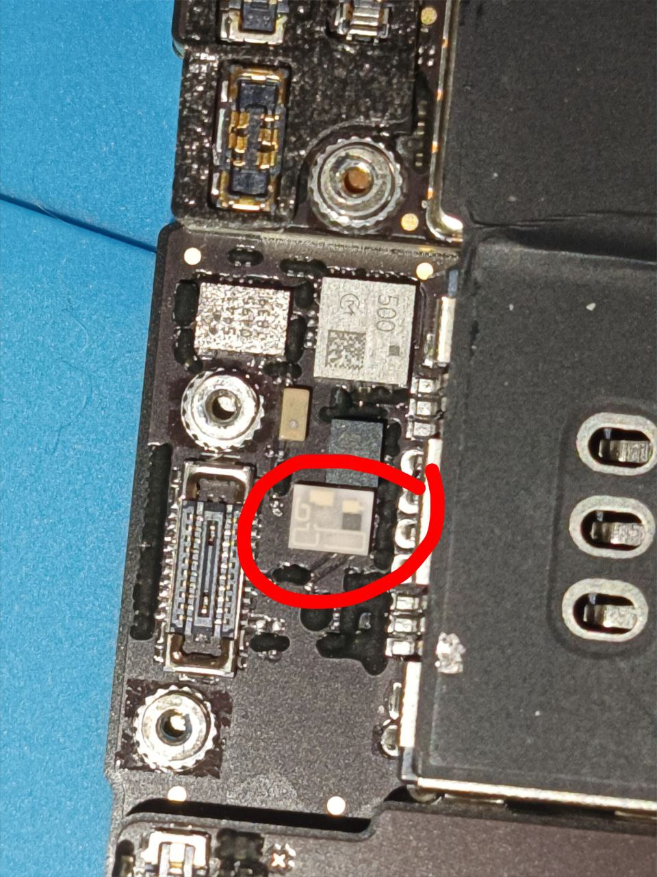 Что это за микросхема на плате айфона xs max подскажите пожалуйста ...