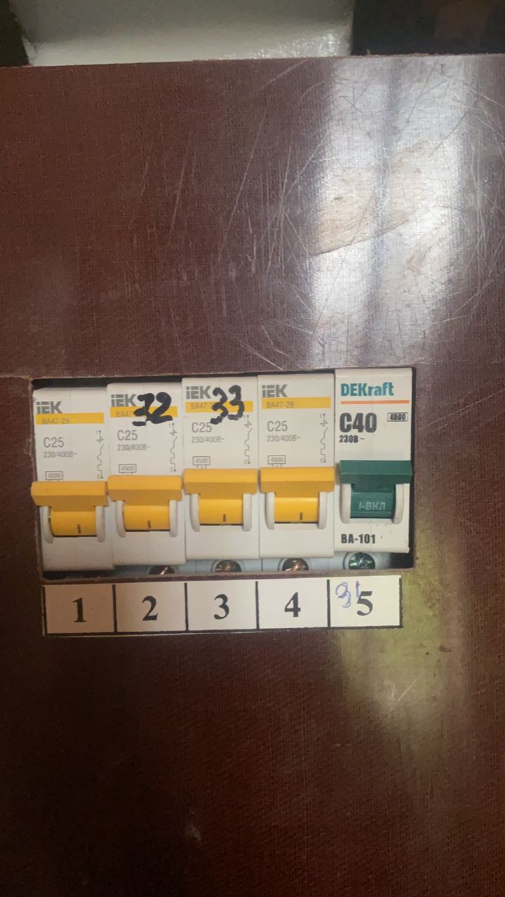 Доброй ночи ) прикольня группа )
Подскажите пожалуйста уважаемые товарищи эксперты, в сталинке в лестничном...