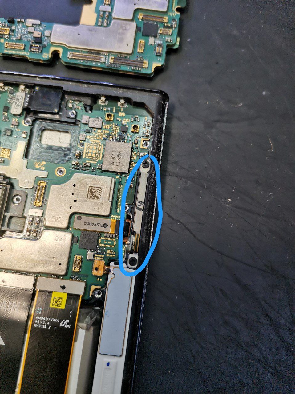Samsung A51. Эти пины повреждены или просто затёрты? Изображения нет. ...