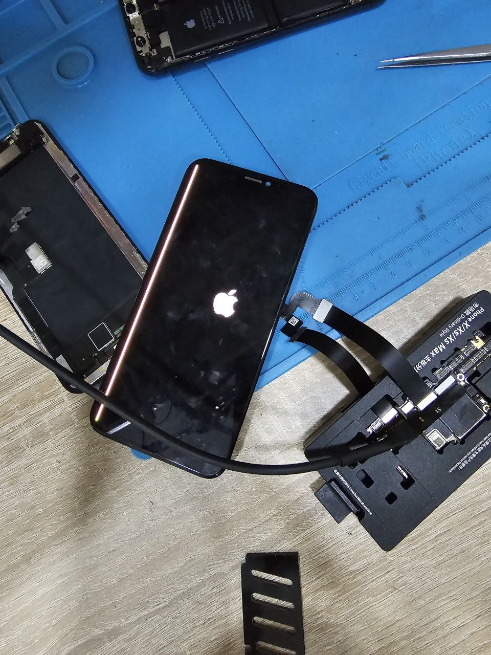 Iphone x, пробило конденсатор по мейну c4191, заменил, положил в сокет, проверил все работает, нареканий...