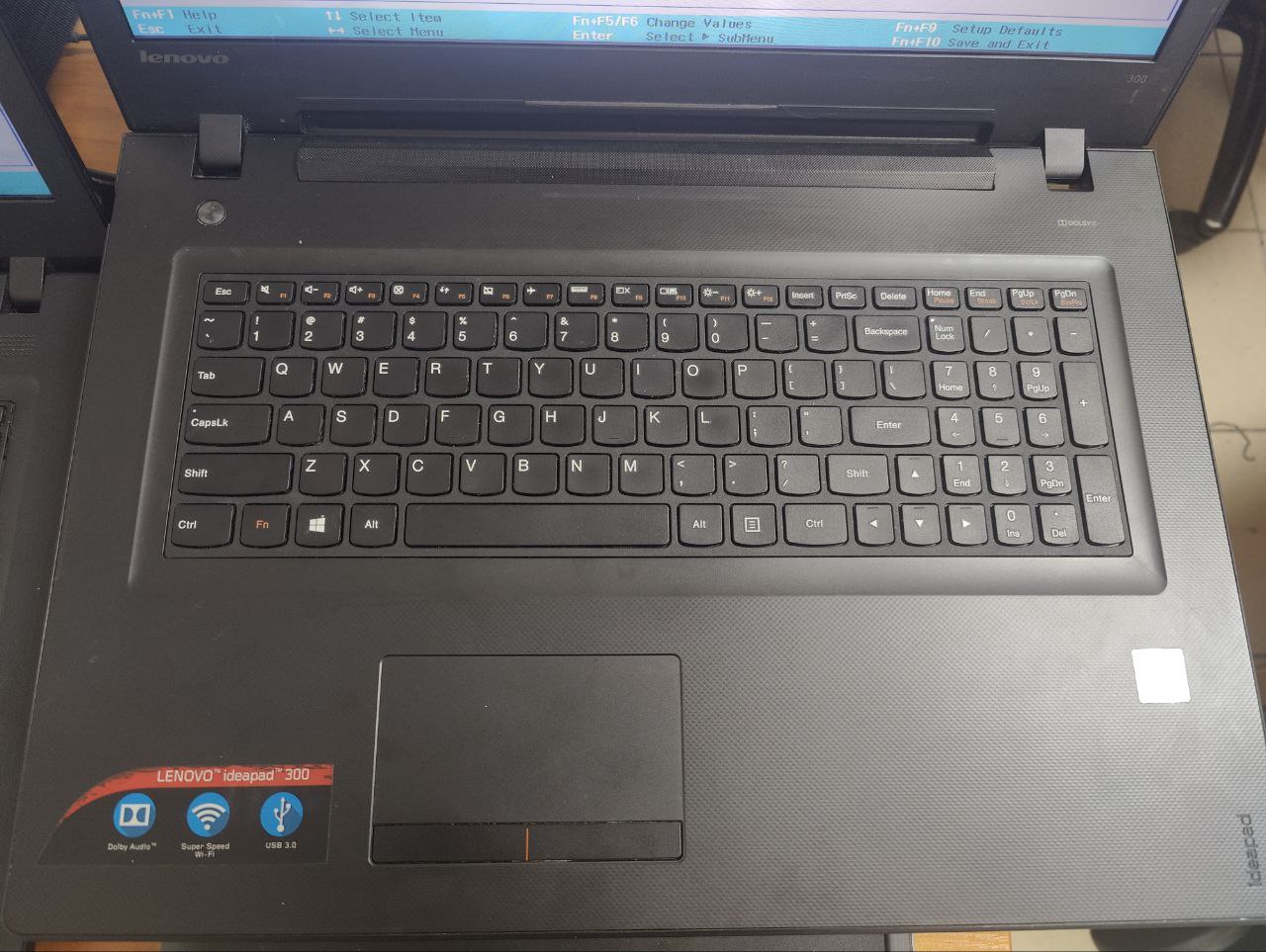 У меня есть в ремонте asus e1404 с частотой 0,39. Не могу понять что садит prochot# на землю. Схемы нету....