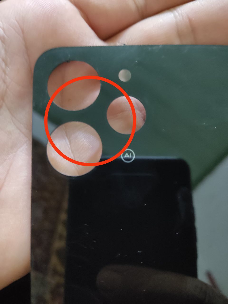 Обязательно при сьёма крышки redmi 12 ,подрезаем эти места иначе , ваш опыт до ,может сыграть злой результат....