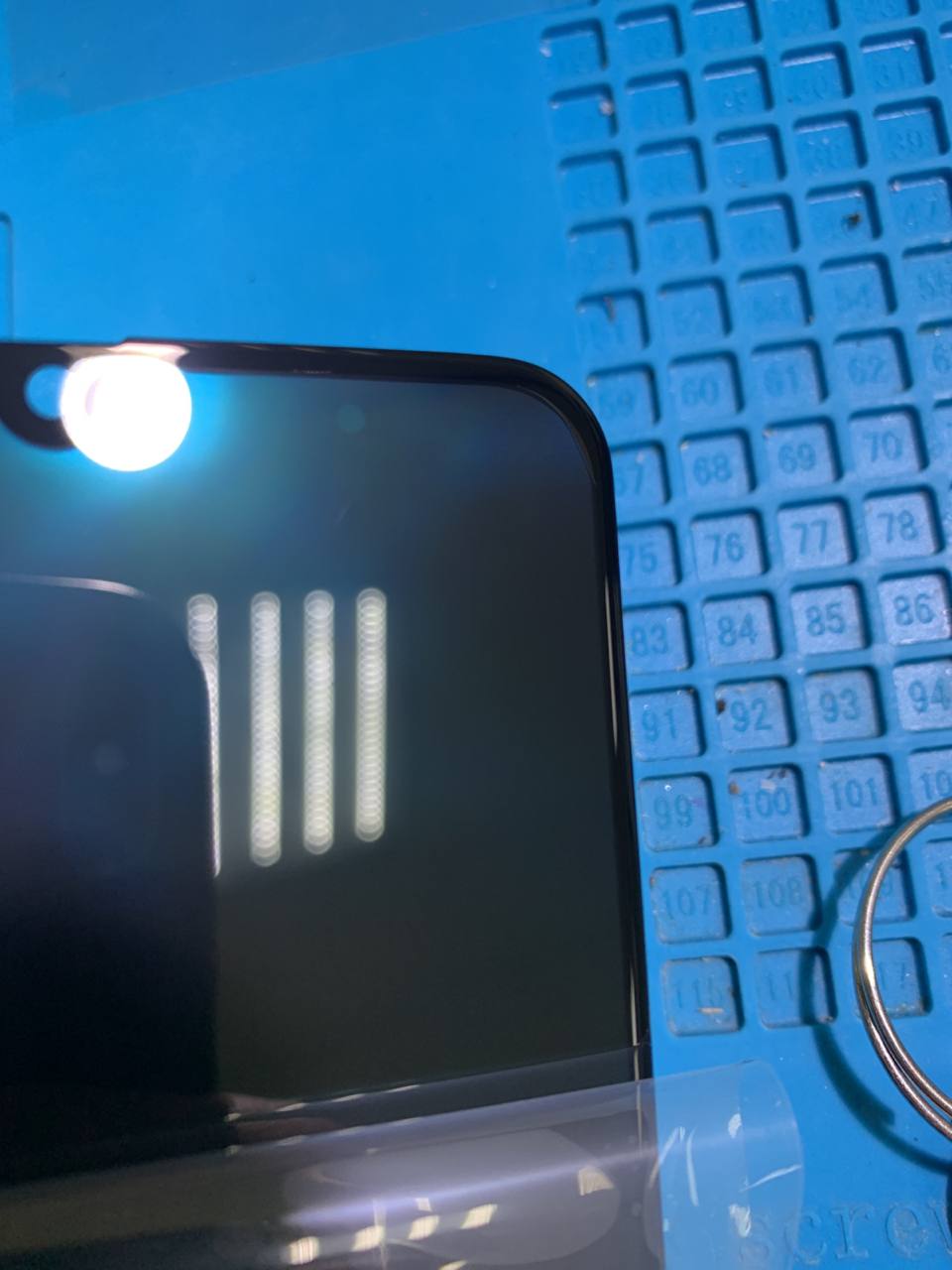 Всем привет. Скажите недавно работаю только на rmb 5 plus. При прессовке дисплея на ковре недоклей часто...
