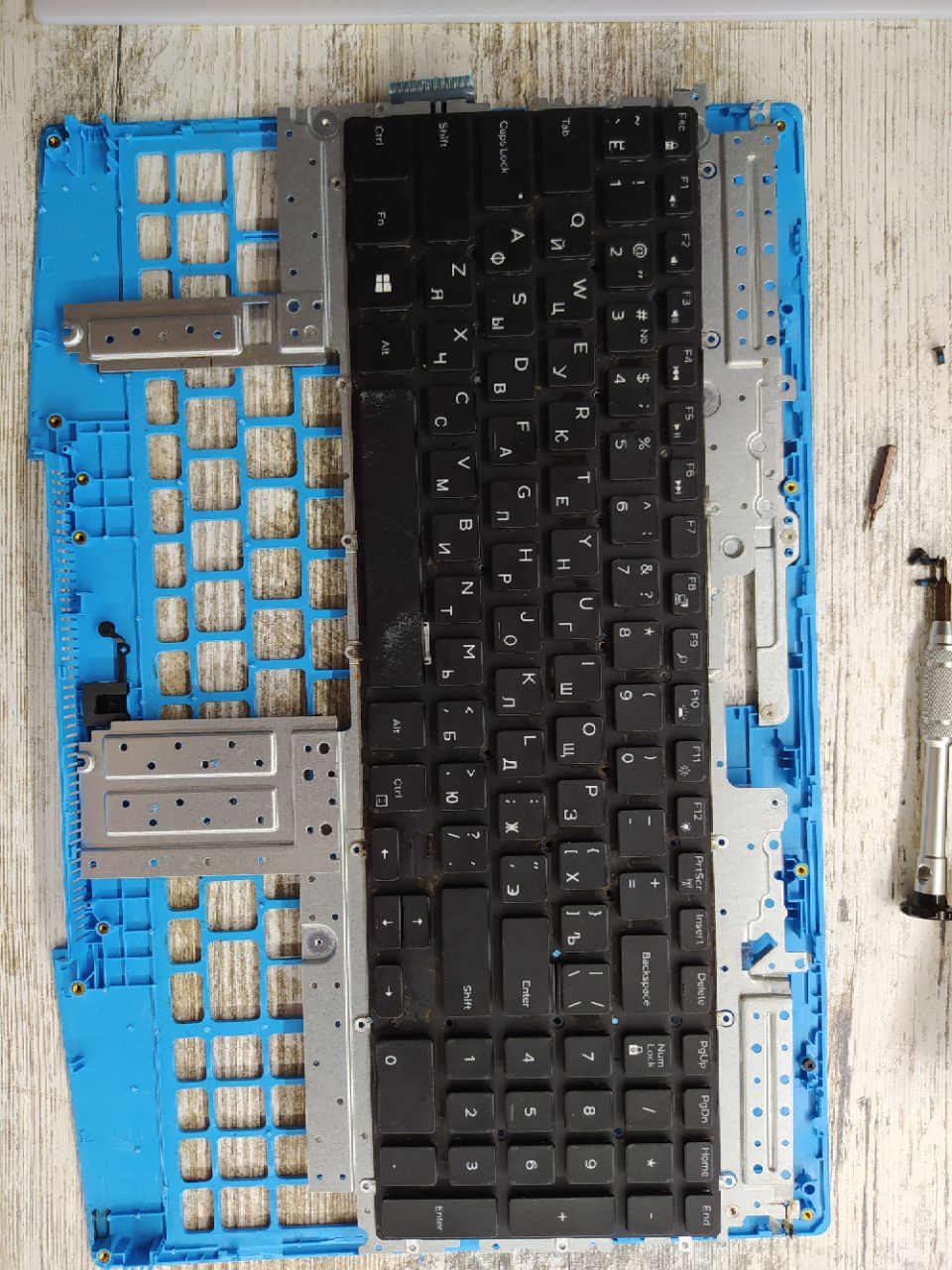 Ноут dell g3 3590 не прогружает Виндоус.
В биосе показывает марку и CPU и gpu.
С флешки установлен новый...