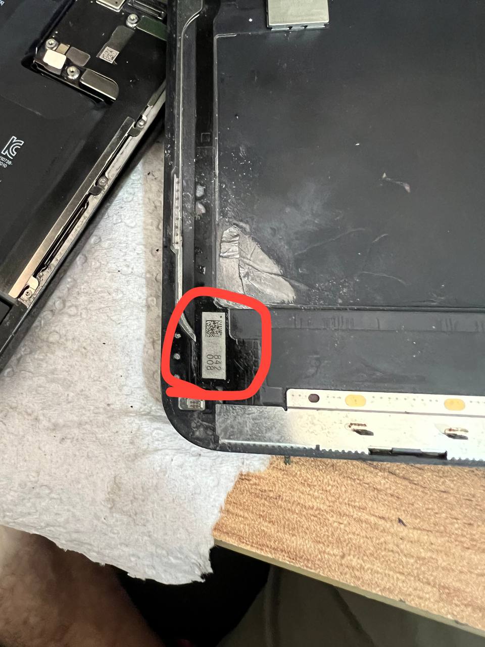 Здравствуйте 
Подскажите пожалуйста 
iPhone 11 pro max Можно снять с другого дисплея эту микросхему?...