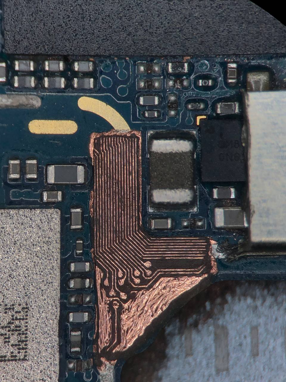 Всем добрый день

Galaxy A53

Не включается после удара
1- Перекатал проц ( не помогло)
2- Пошел к слоям...