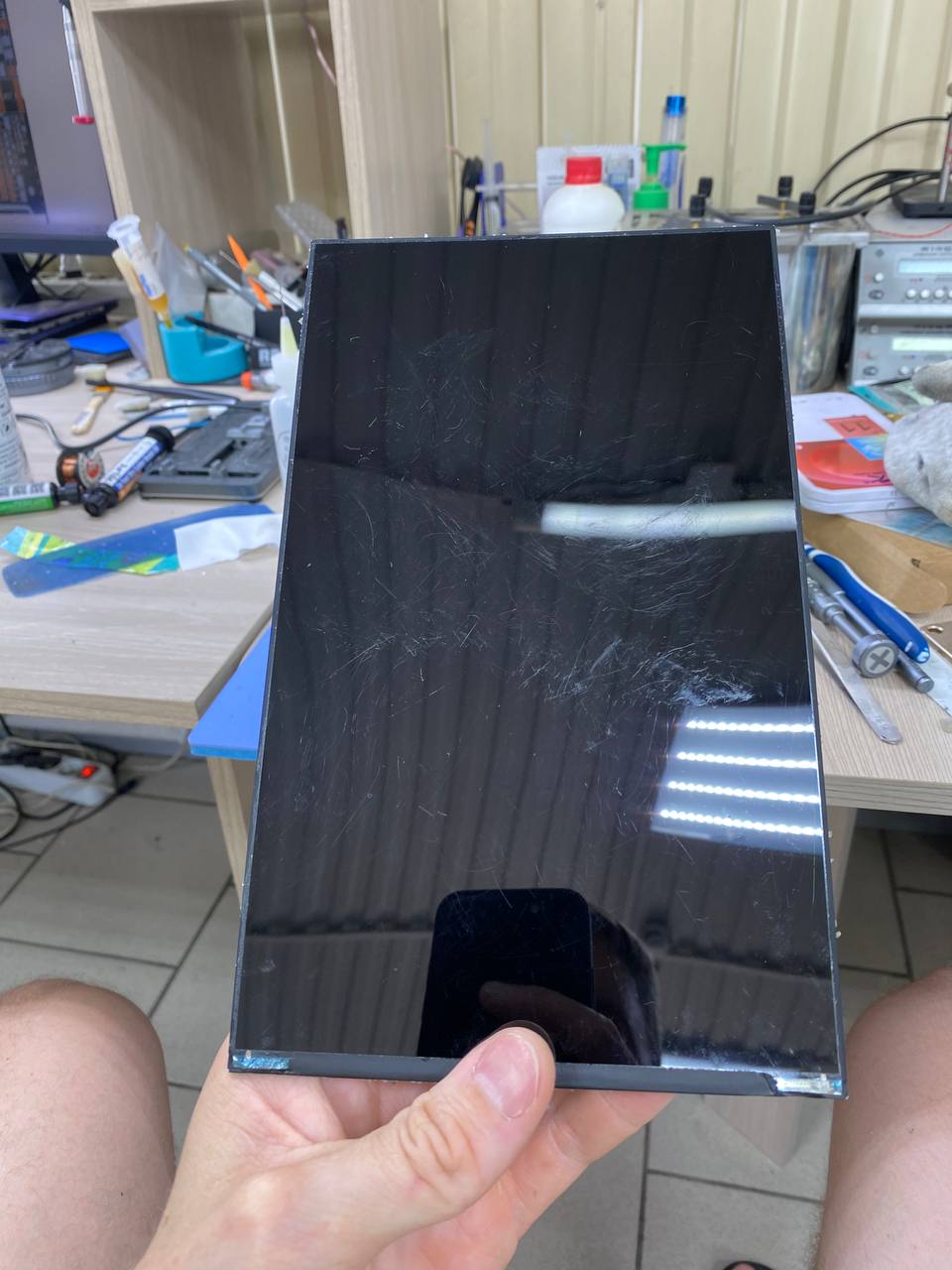 Планшет тут принесли Realme Pad какой-то, сильно разбитый, прям в крошку. В итоге после снятия стекла...