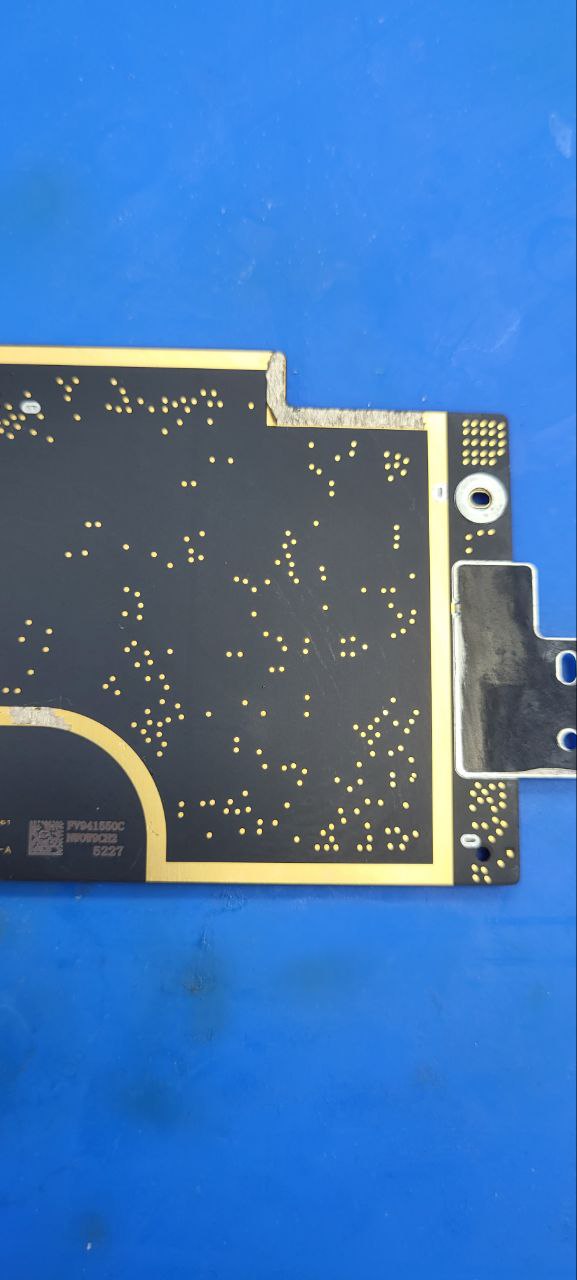 По i2c sda что то пробивает но полноценным общением это не назовёшь. Spi 3.3v по данным вообще тишина...