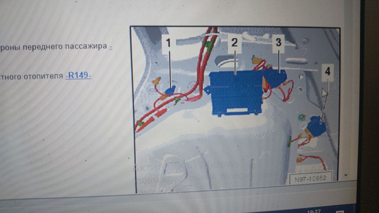 Эльза говорит в правом крыле ...