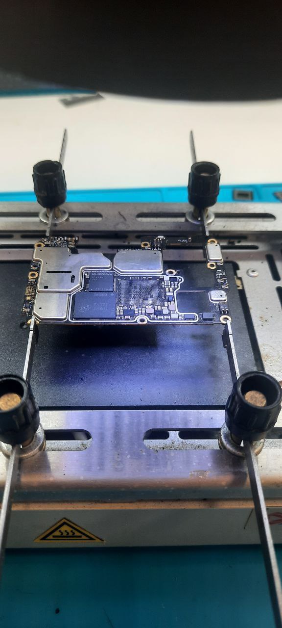 Подключи этот SSD через переходник SATA-USB к другому пк , и сохраняй скок хочешь ".... полностью перебрал...