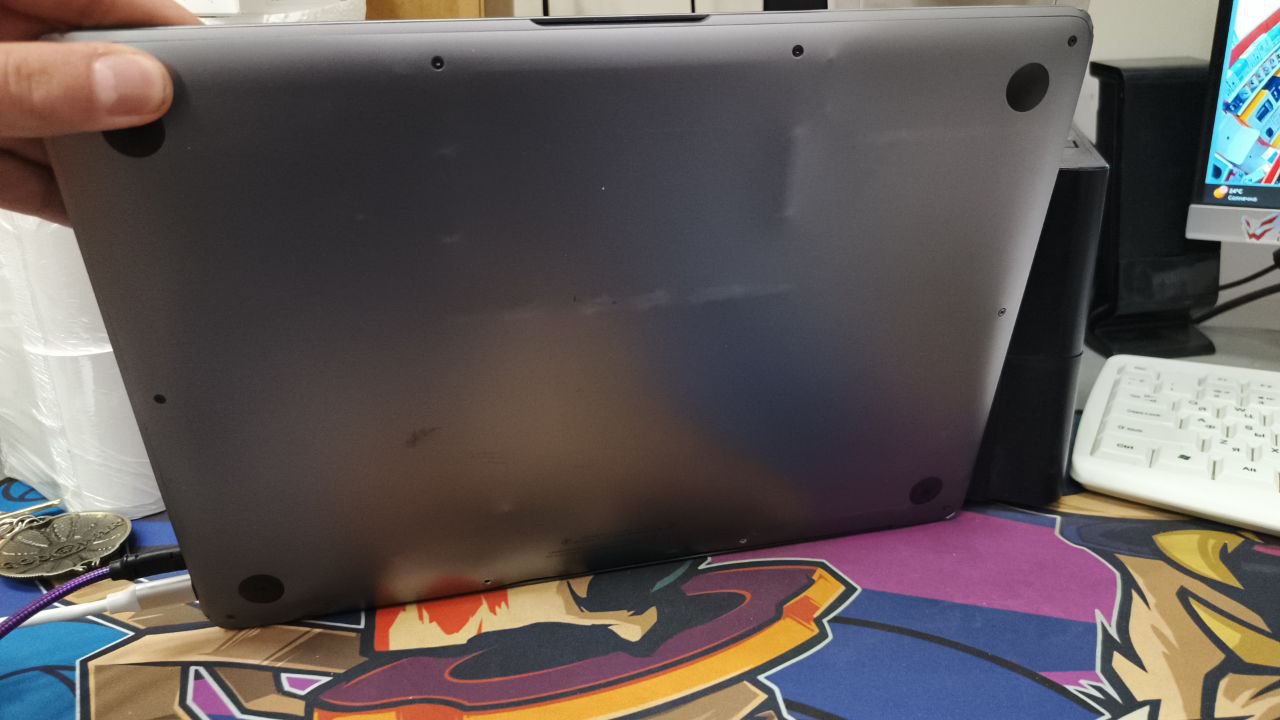 Там iCloud стоит Знакомый отдал ...