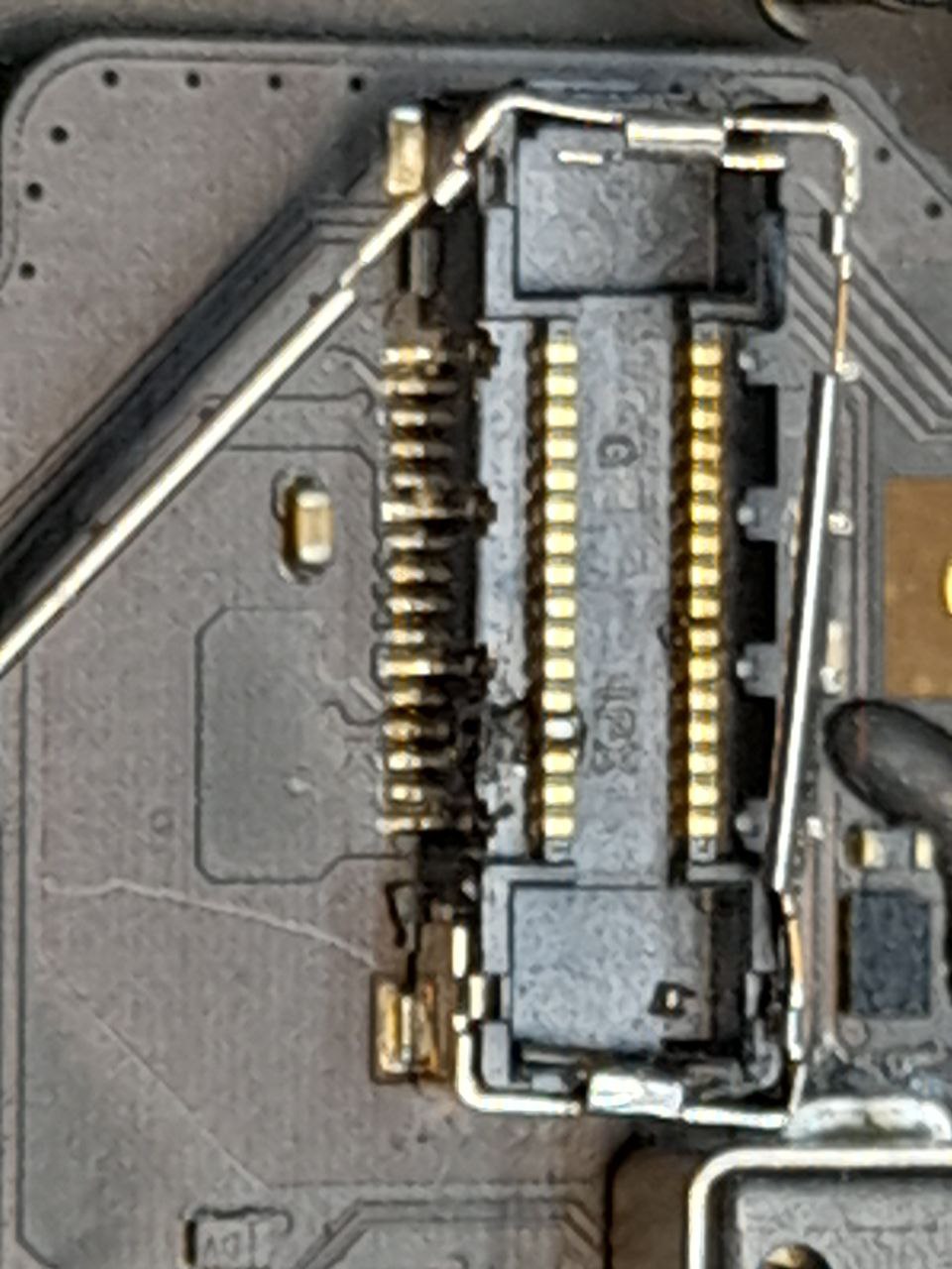 Всем доброе утро. Поскажите, нужно запустить MacBook A1398 без клавиатуры, это не те точки я правильно...