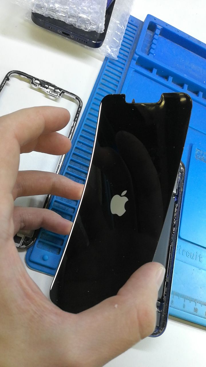 IPhone 13 не битый был. И не после воды. Разобрал матрицу визуально шлейф с обоих сторон целый. Можно...